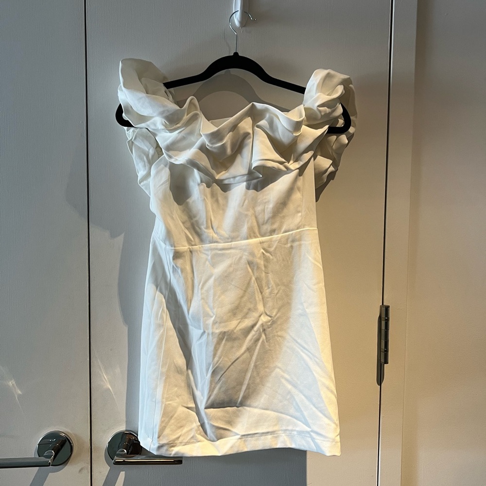 Do + BE NWT white off the shoulder ruffle mini dress